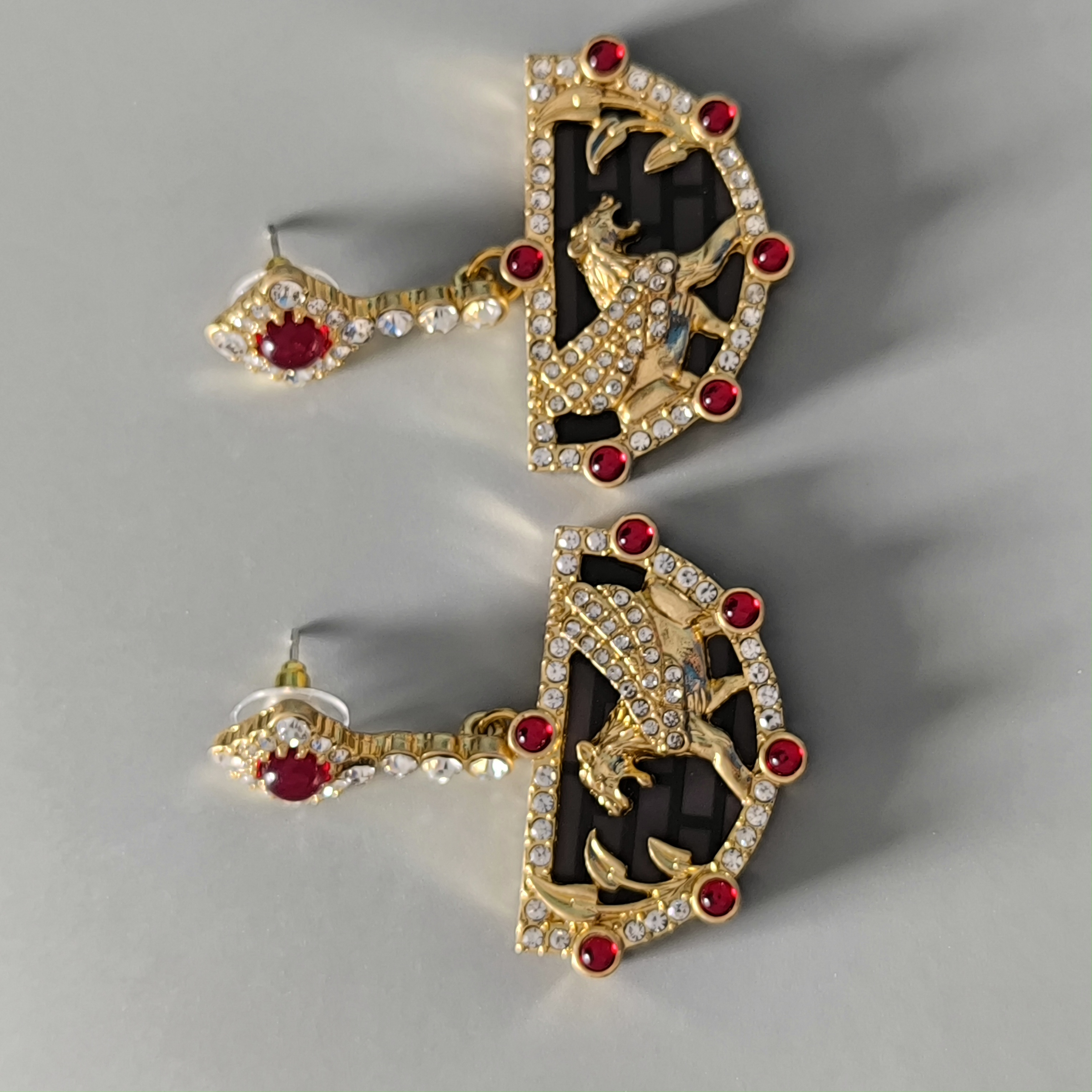 Europe fly lion fake diamonds earrings