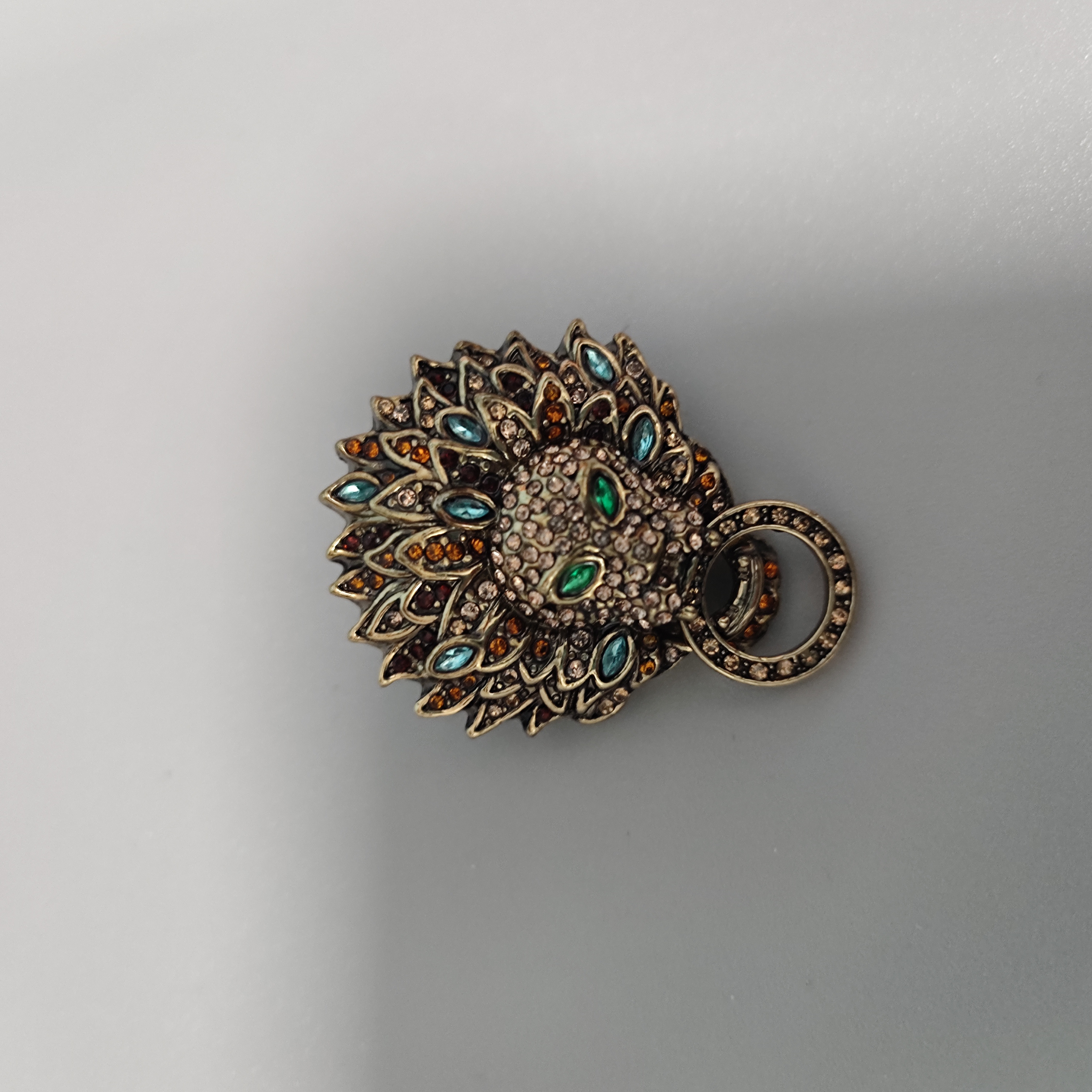 nice fashion head earrings ear buds